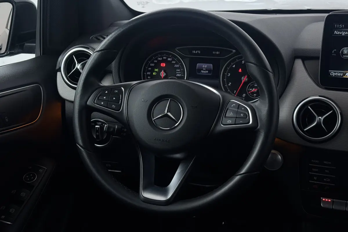 180 Business Solution (STOELVERWARMING, CAMERA, CRUISE CONTROL)