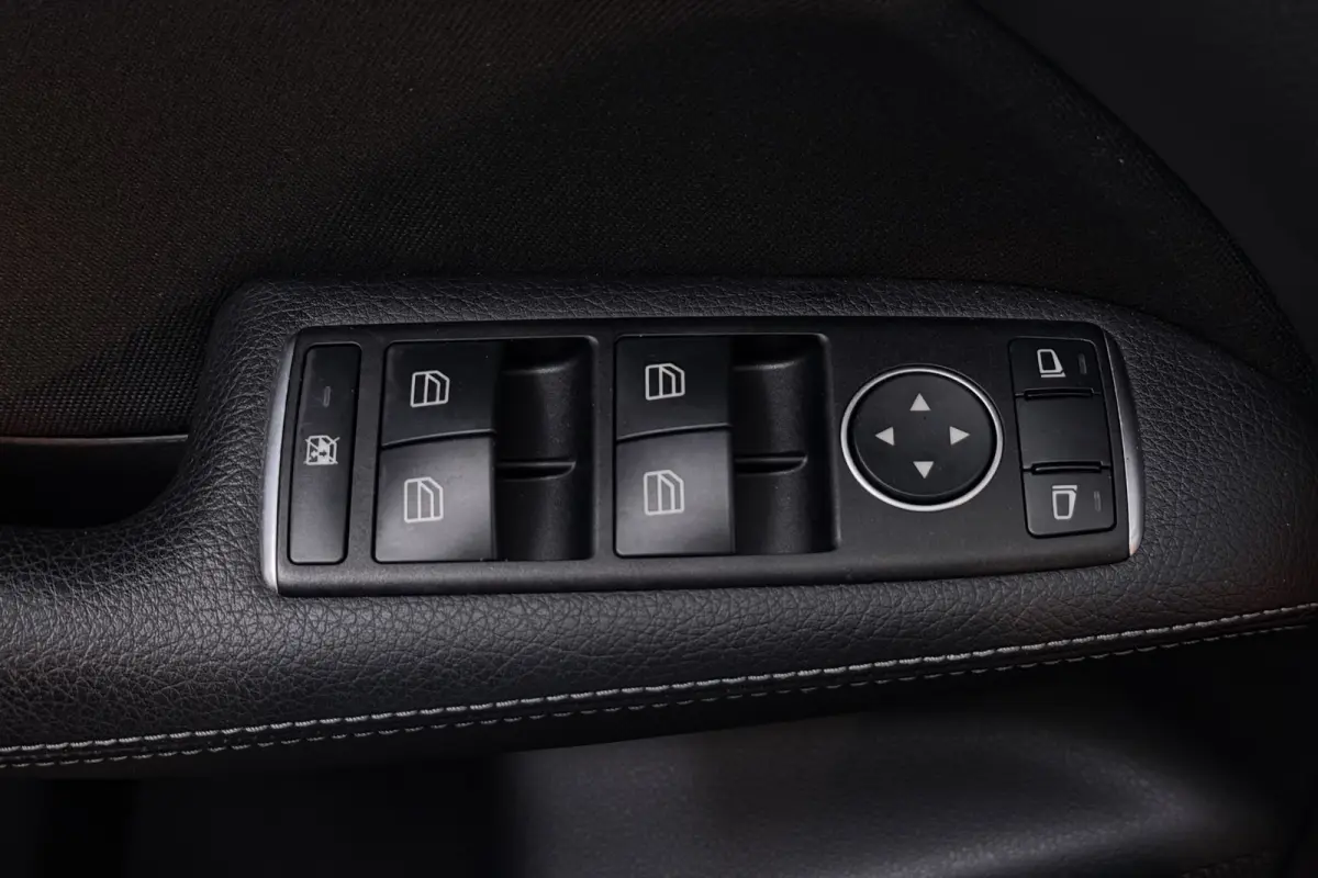 180 Business Solution (STOELVERWARMING, CAMERA, CRUISE CONTROL)