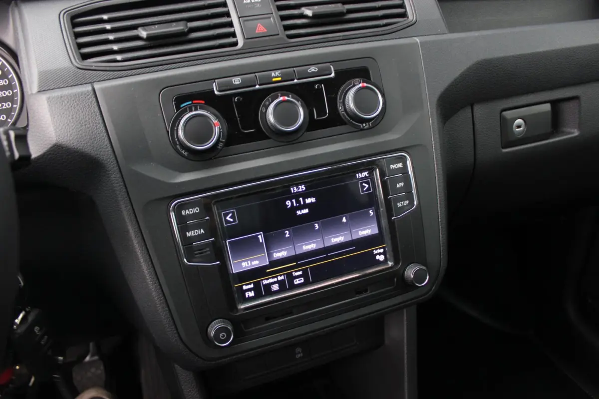 2.0 TDI L1H1 185PK NARDO GREY LOOK / 72DKM / 2016 / LEDEREN BEKLEDING / APPLE CARPLAY / JB-EDITION / SCHROEFSET