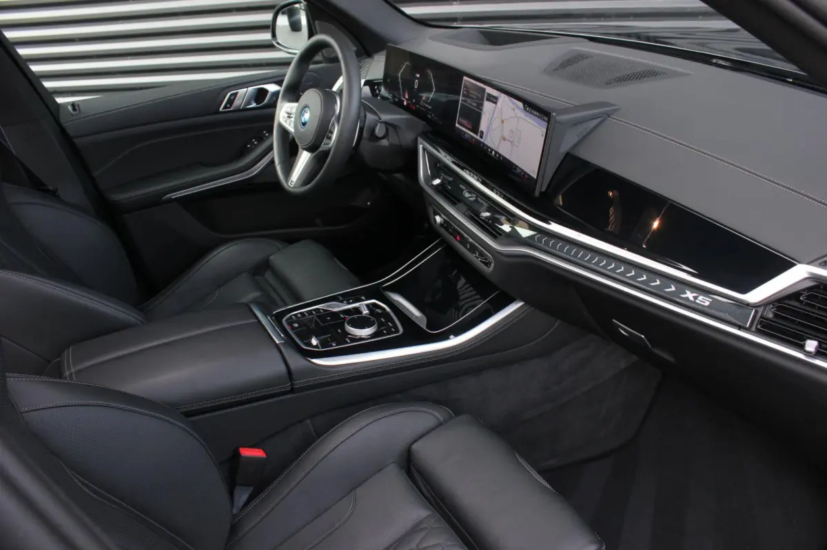 XDrive50e High Executive M-SPORT PRO / M-SEATS / SOFT CLOSE / PANO- DAK / LUCHTVERING / DRIVING ASSISANT PROFESSIONAL