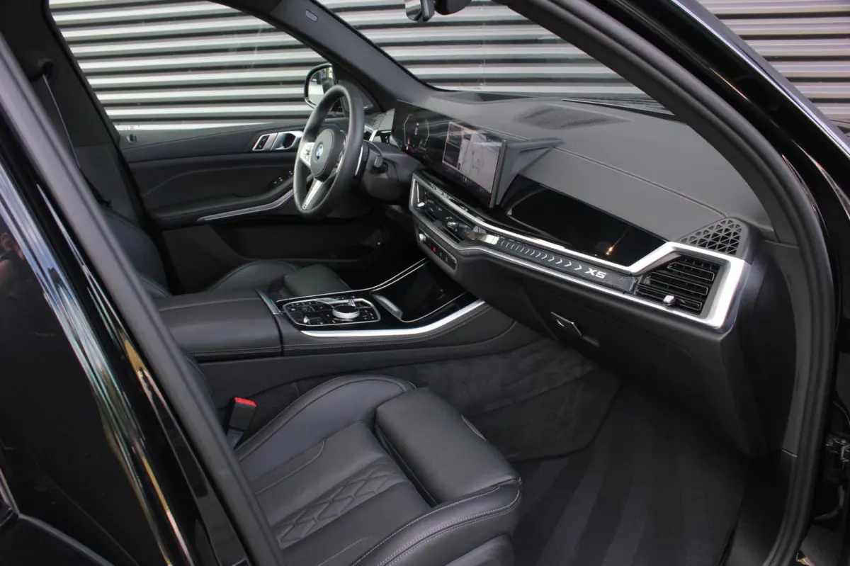 XDrive50e High Executive M-SPORT PRO / M-SEATS / SOFT CLOSE / PANO- DAK / LUCHTVERING / DRIVING ASSISANT PROFESSIONAL