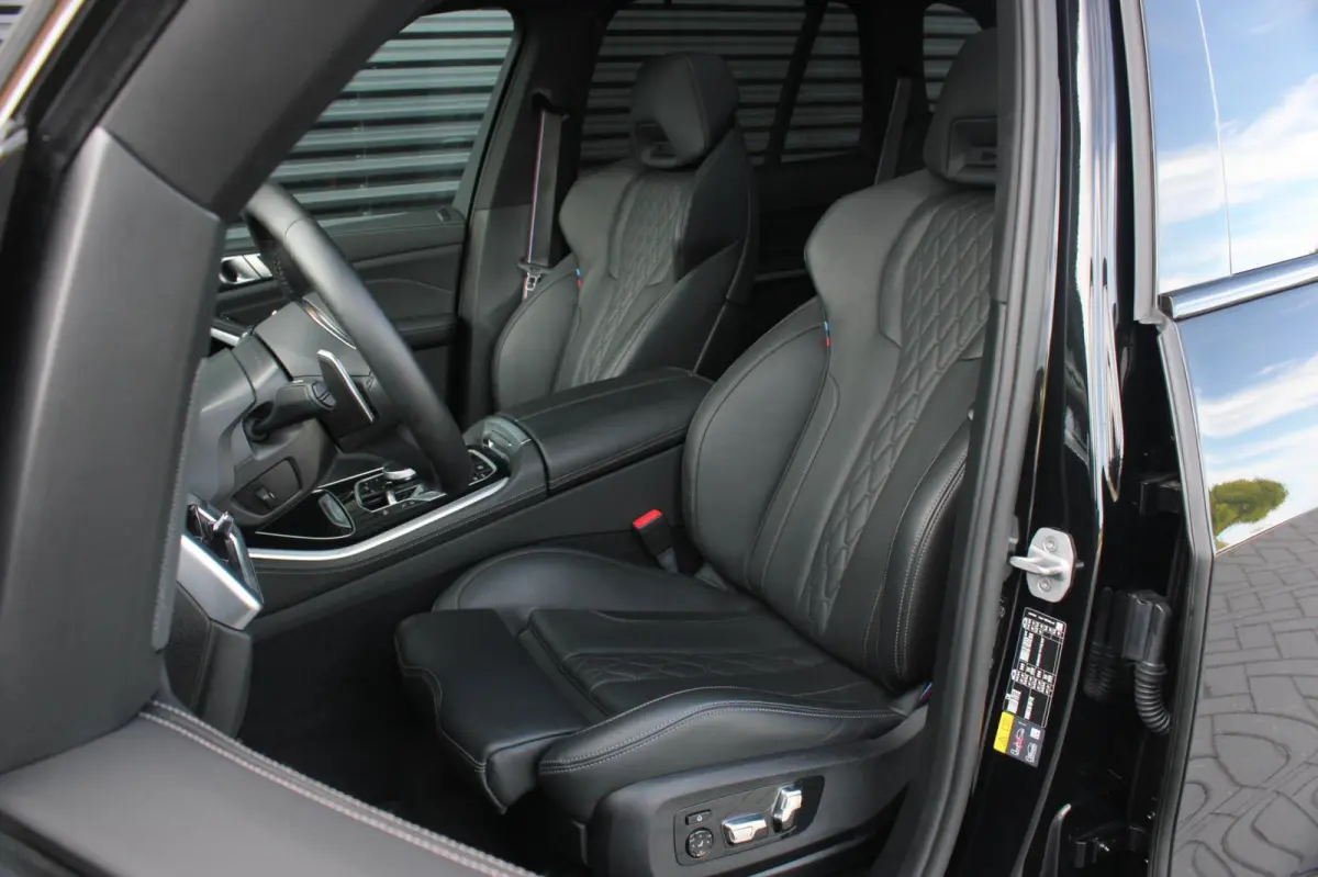 XDrive50e High Executive M-SPORT PRO / M-SEATS / SOFT CLOSE / PANO- DAK / LUCHTVERING / DRIVING ASSISANT PROFESSIONAL