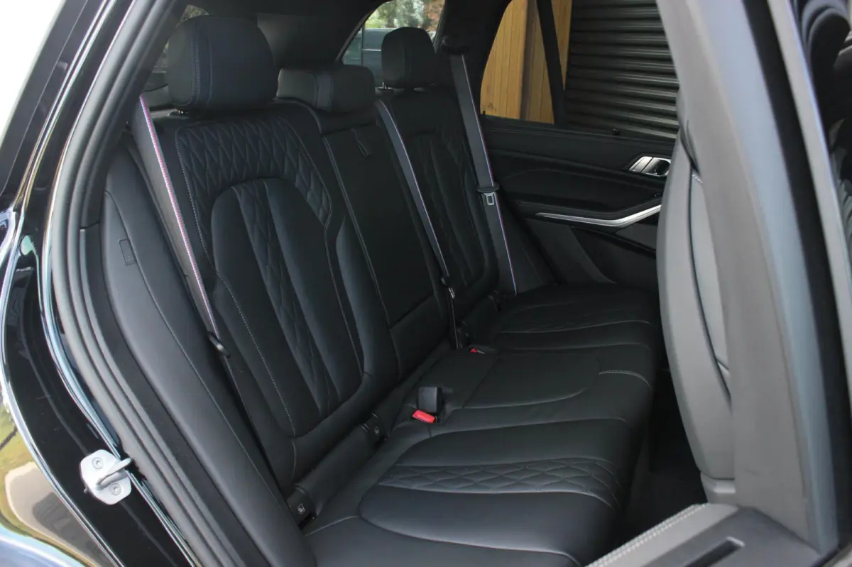 XDrive50e High Executive M-SPORT PRO / M-SEATS / SOFT CLOSE / PANO- DAK / LUCHTVERING / DRIVING ASSISANT PROFESSIONAL