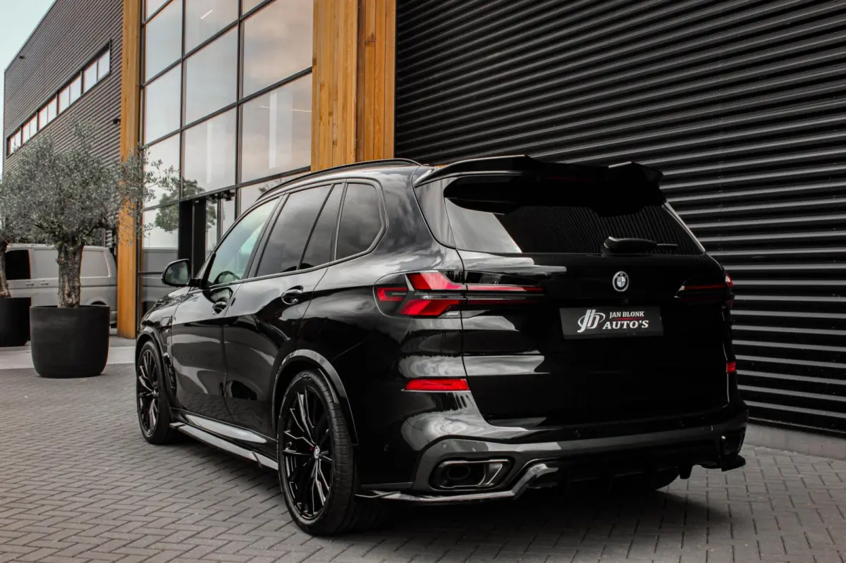 XDrive50e High Executive M-SPORT PRO / M-SEATS / SOFT CLOSE / PANO- DAK / LUCHTVERING / DRIVING ASSISANT PROFESSIONAL