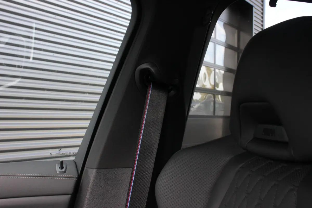 XDrive50e High Executive M-SPORT PRO / M-SEATS / SOFT CLOSE / PANO- DAK / LUCHTVERING / DRIVING ASSISANT PROFESSIONAL