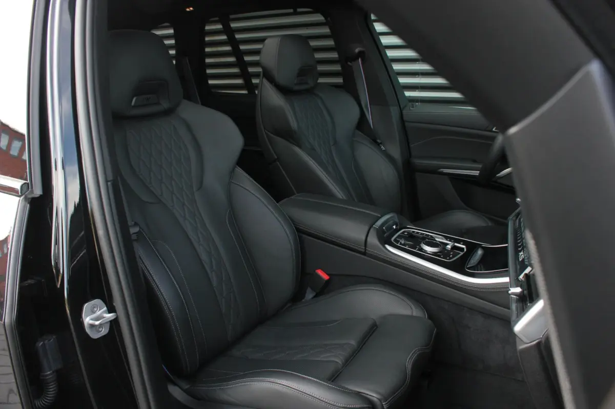 XDrive50e High Executive M-SPORT PRO / M-SEATS / SOFT CLOSE / PANO- DAK / LUCHTVERING / DRIVING ASSISANT PROFESSIONAL