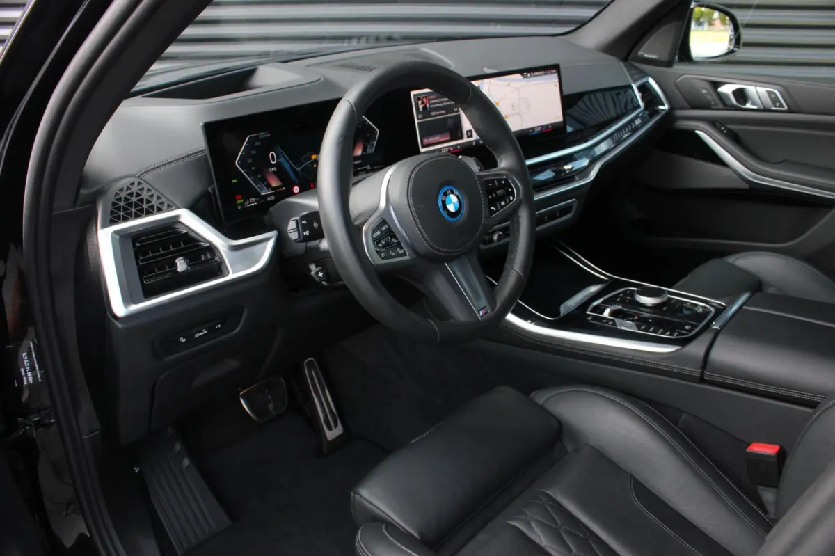 XDrive50e High Executive M-SPORT PRO / M-SEATS / SOFT CLOSE / PANO- DAK / LUCHTVERING / DRIVING ASSISANT PROFESSIONAL