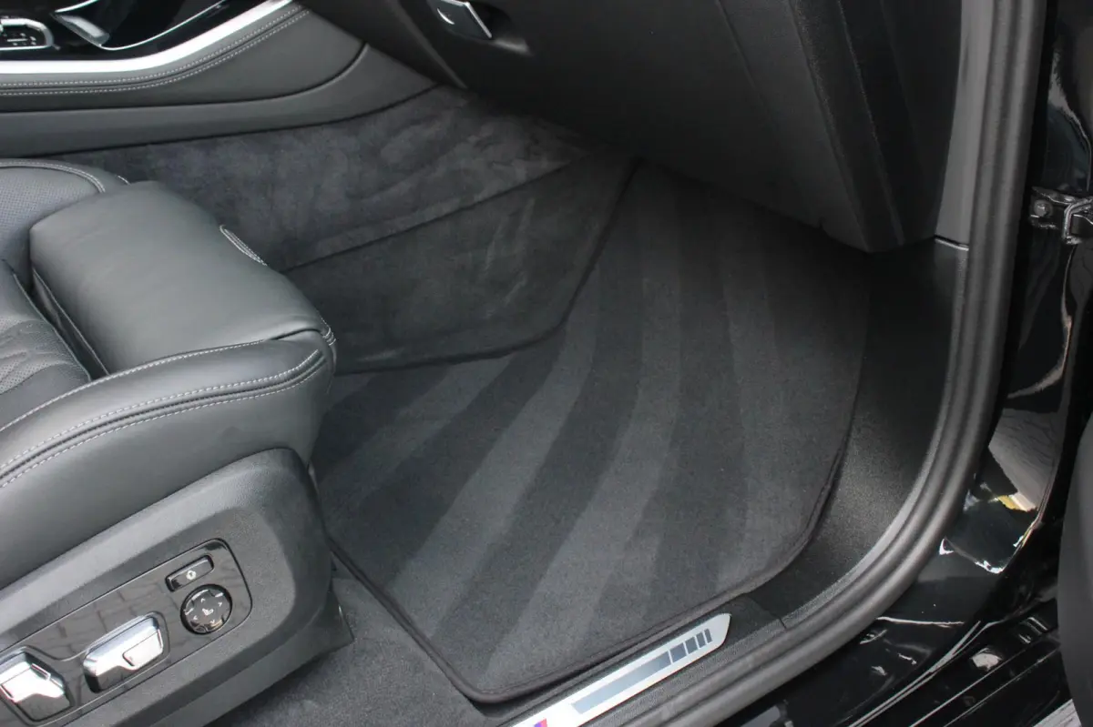 XDrive50e High Executive M-SPORT PRO / M-SEATS / SOFT CLOSE / PANO- DAK / LUCHTVERING / DRIVING ASSISANT PROFESSIONAL