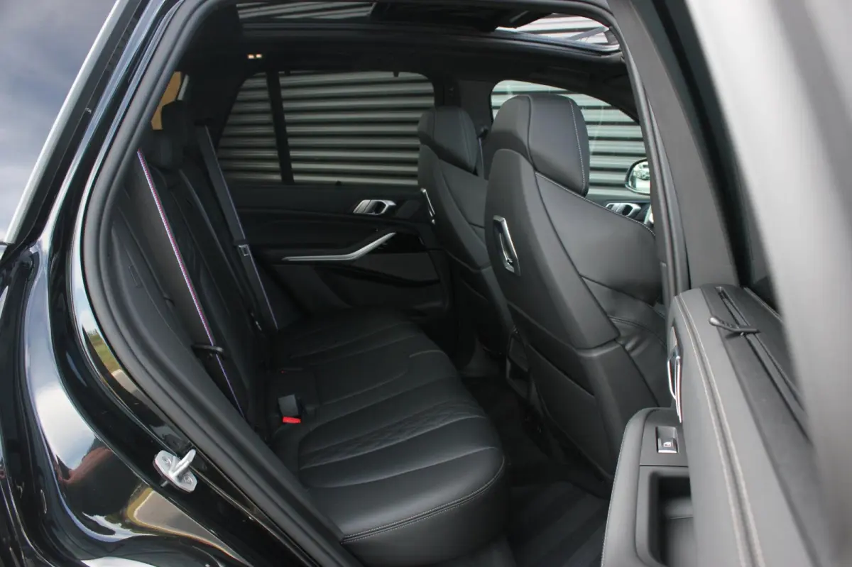 XDrive50e High Executive M-SPORT PRO / M-SEATS / SOFT CLOSE / PANO- DAK / LUCHTVERING / DRIVING ASSISANT PROFESSIONAL