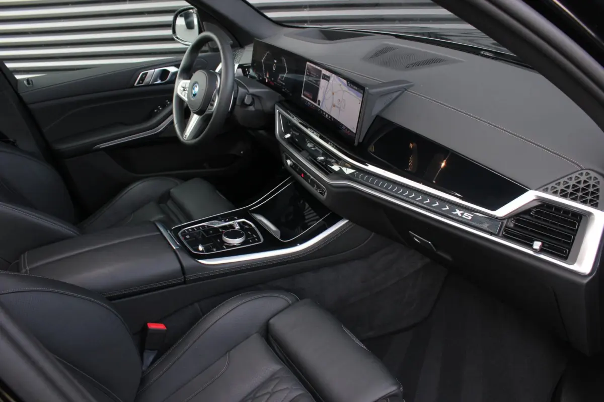 XDrive50e High Executive M-SPORT PRO / M-SEATS / SOFT CLOSE / PANO- DAK / LUCHTVERING / DRIVING ASSISANT PROFESSIONAL