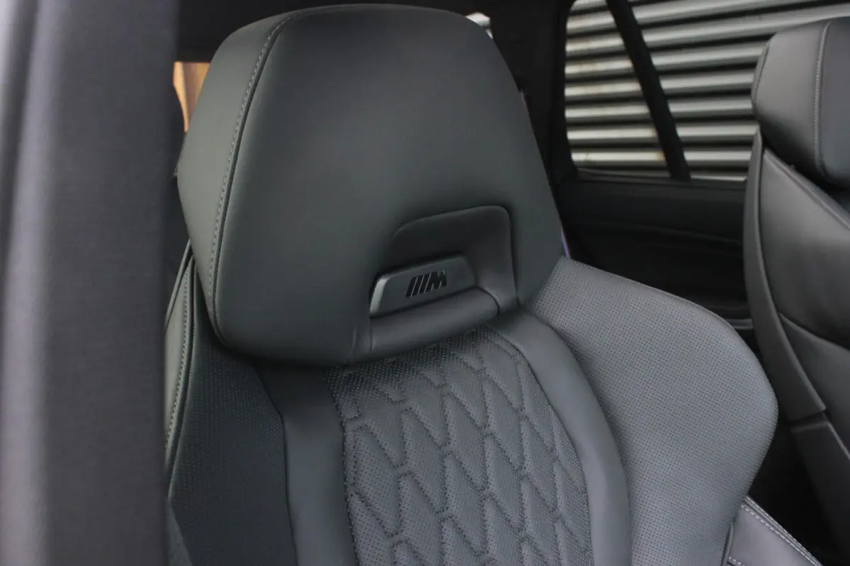 XDrive50e High Executive M-SPORT PRO / M-SEATS / SOFT CLOSE / PANO- DAK / LUCHTVERING / DRIVING ASSISANT PROFESSIONAL