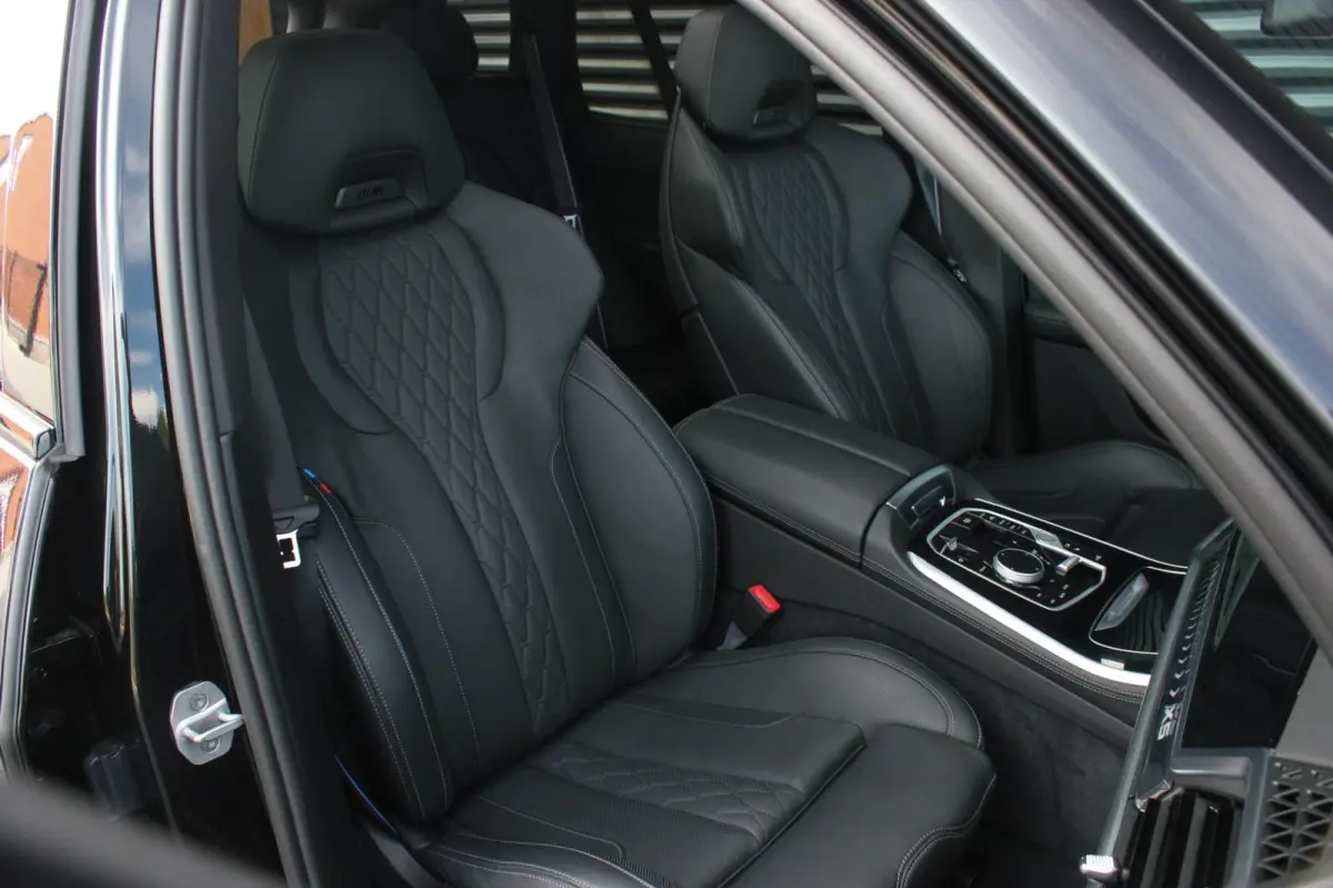 XDrive50e High Executive M-SPORT PRO / M-SEATS / SOFT CLOSE / PANO- DAK / LUCHTVERING / DRIVING ASSISANT PROFESSIONAL