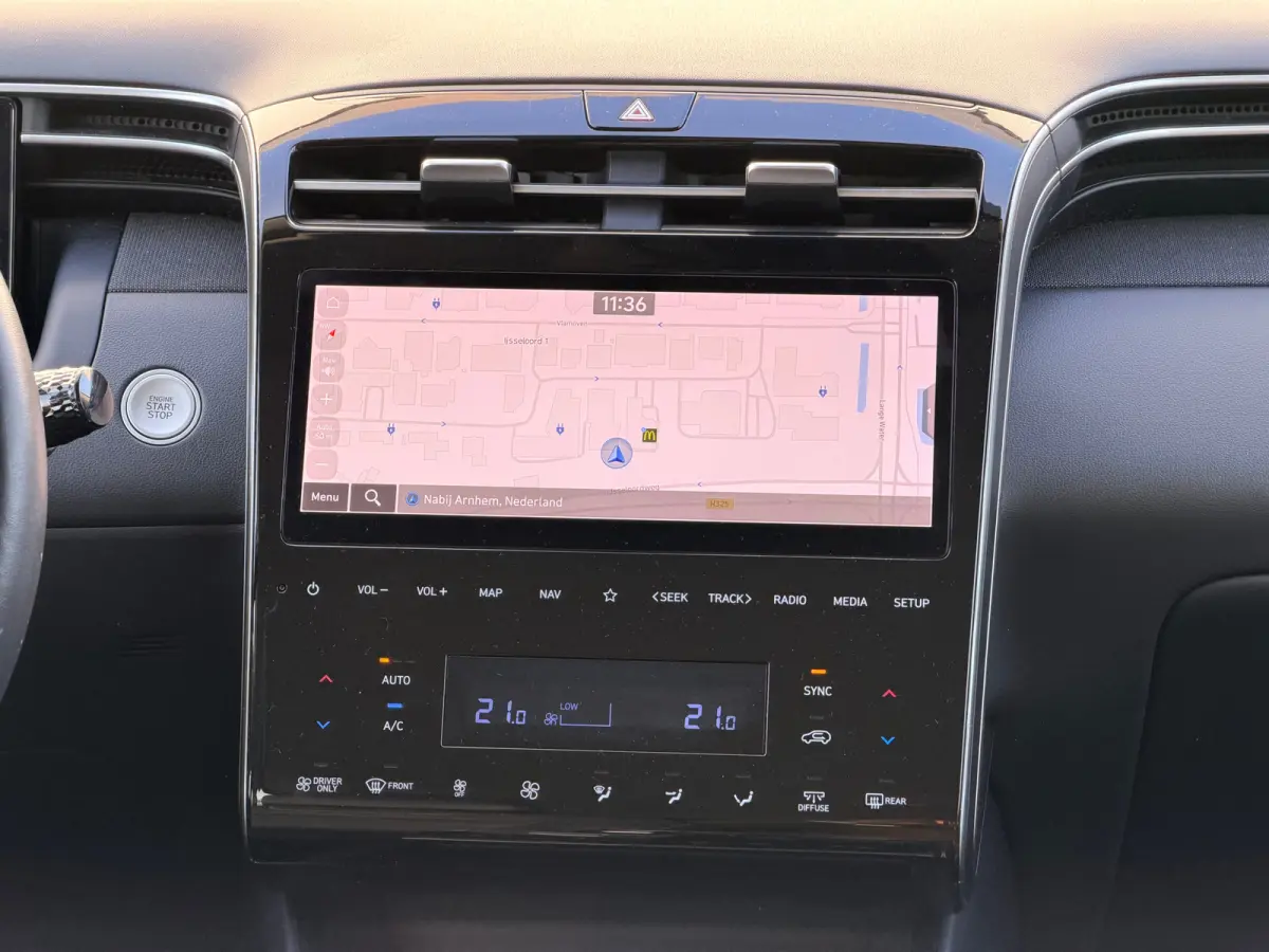 1.6 T-GDI PHEV Premium 4WD / Zwart Leder / 360 Camera / Stoelverkoeling / Stoelverwarming Voor + Achter / Memory Seat / Navigatie / Smart Parking Remote / Automaat