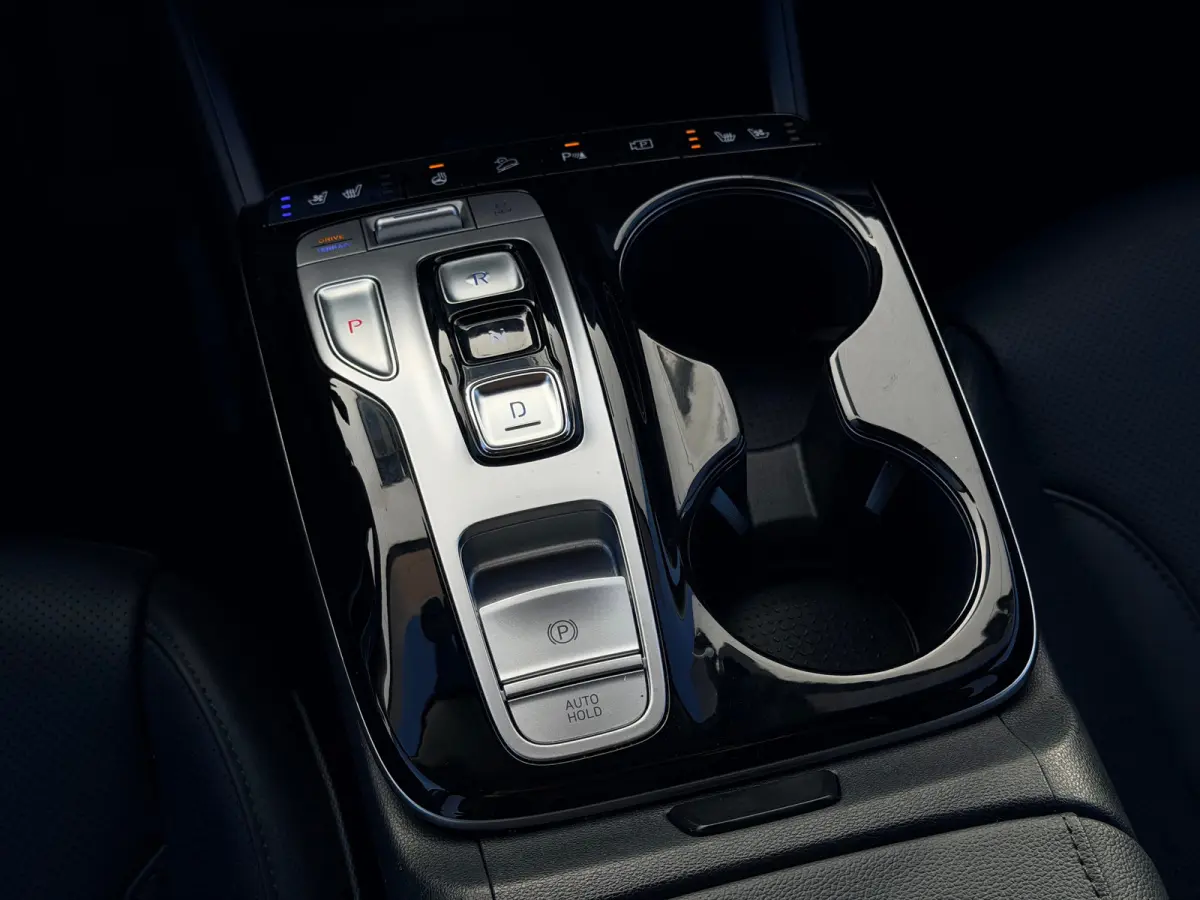 1.6 T-GDI PHEV Premium 4WD / Zwart Leder / 360 Camera / Stoelverkoeling / Stoelverwarming Voor + Achter / Memory Seat / Navigatie / Smart Parking Remote / Automaat