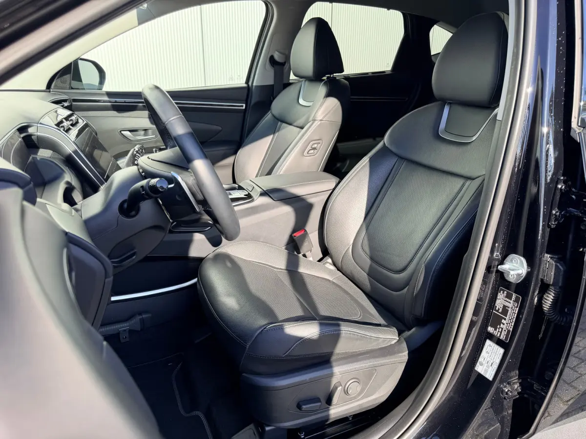 1.6 T-GDI PHEV Premium 4WD / Zwart Leder / 360 Camera / Stoelverkoeling / Stoelverwarming Voor + Achter / Memory Seat / Navigatie / Smart Parking Remote / Automaat