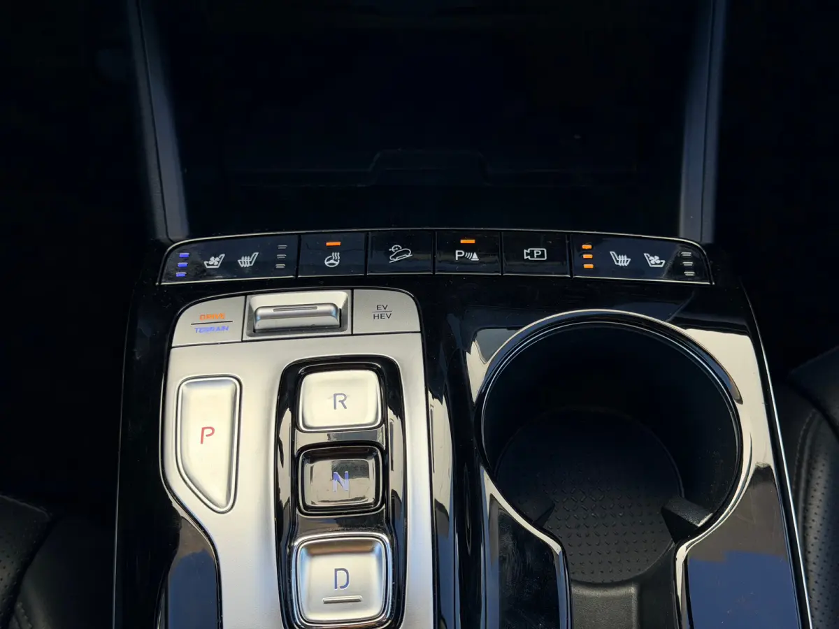 1.6 T-GDI PHEV Premium 4WD / Zwart Leder / 360 Camera / Stoelverkoeling / Stoelverwarming Voor + Achter / Memory Seat / Navigatie / Smart Parking Remote / Automaat