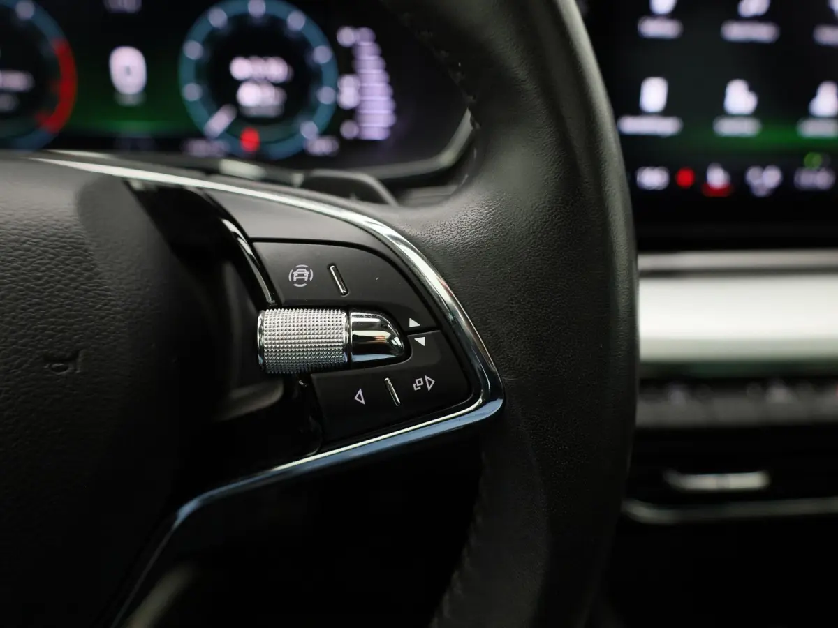 1.5 e-TSI Business Edition | Automaat | Panoramadak | Trekhaak | Virtual cockpit | Stoel verwarming | Navigatie | Apple CarPlay / Android Auto | Lichtmetalen velgen | Parkeersensoren | Keyle
