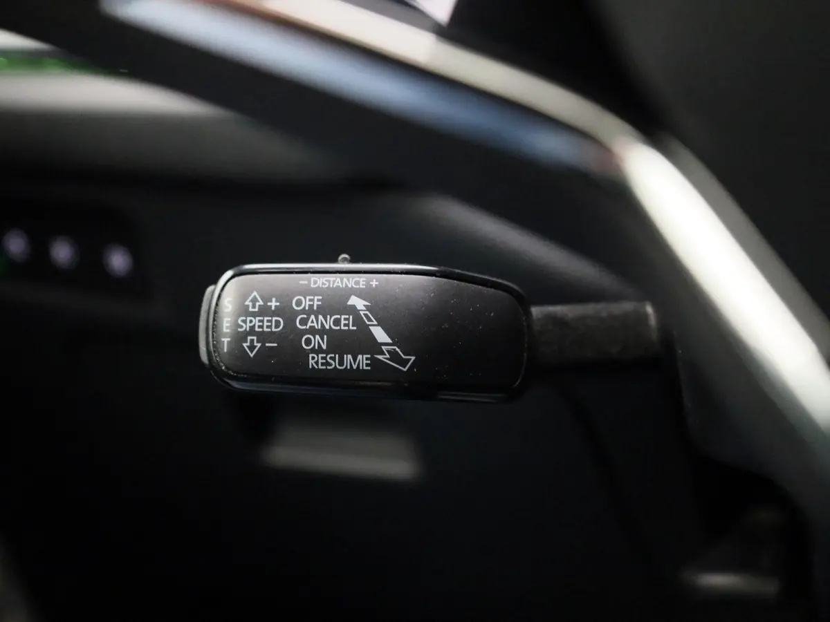 1.5 e-TSI Business Edition | Automaat | Panoramadak | Trekhaak | Virtual cockpit | Stoel verwarming | Navigatie | Apple CarPlay / Android Auto | Lichtmetalen velgen | Parkeersensoren | Keyle