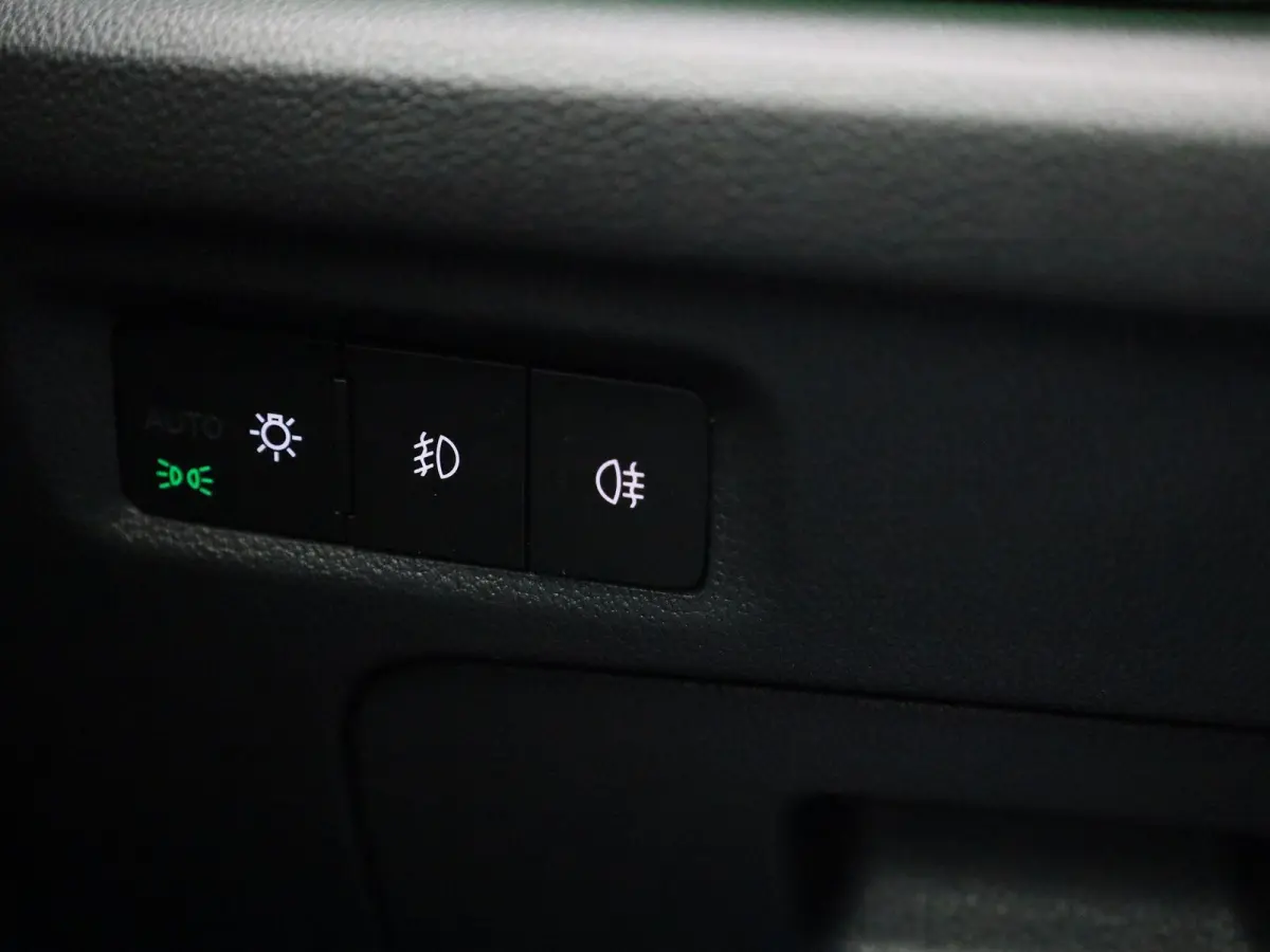 1.5 e-TSI Business Edition | Automaat | Panoramadak | Trekhaak | Virtual cockpit | Stoel verwarming | Navigatie | Apple CarPlay / Android Auto | Lichtmetalen velgen | Parkeersensoren | Keyle