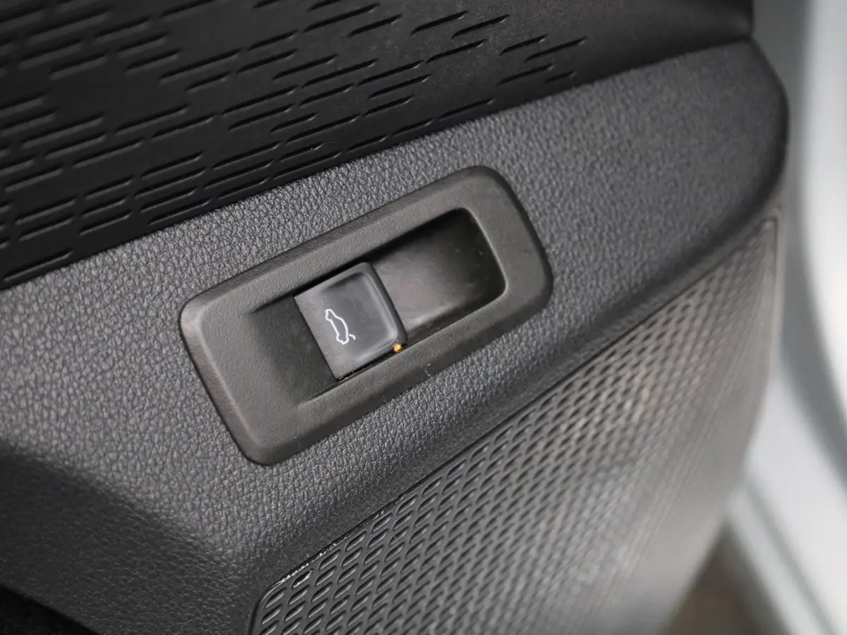 1.5 e-TSI Business Edition | Automaat | Panoramadak | Trekhaak | Virtual cockpit | Stoel verwarming | Navigatie | Apple CarPlay / Android Auto | Lichtmetalen velgen | Parkeersensoren | Keyle