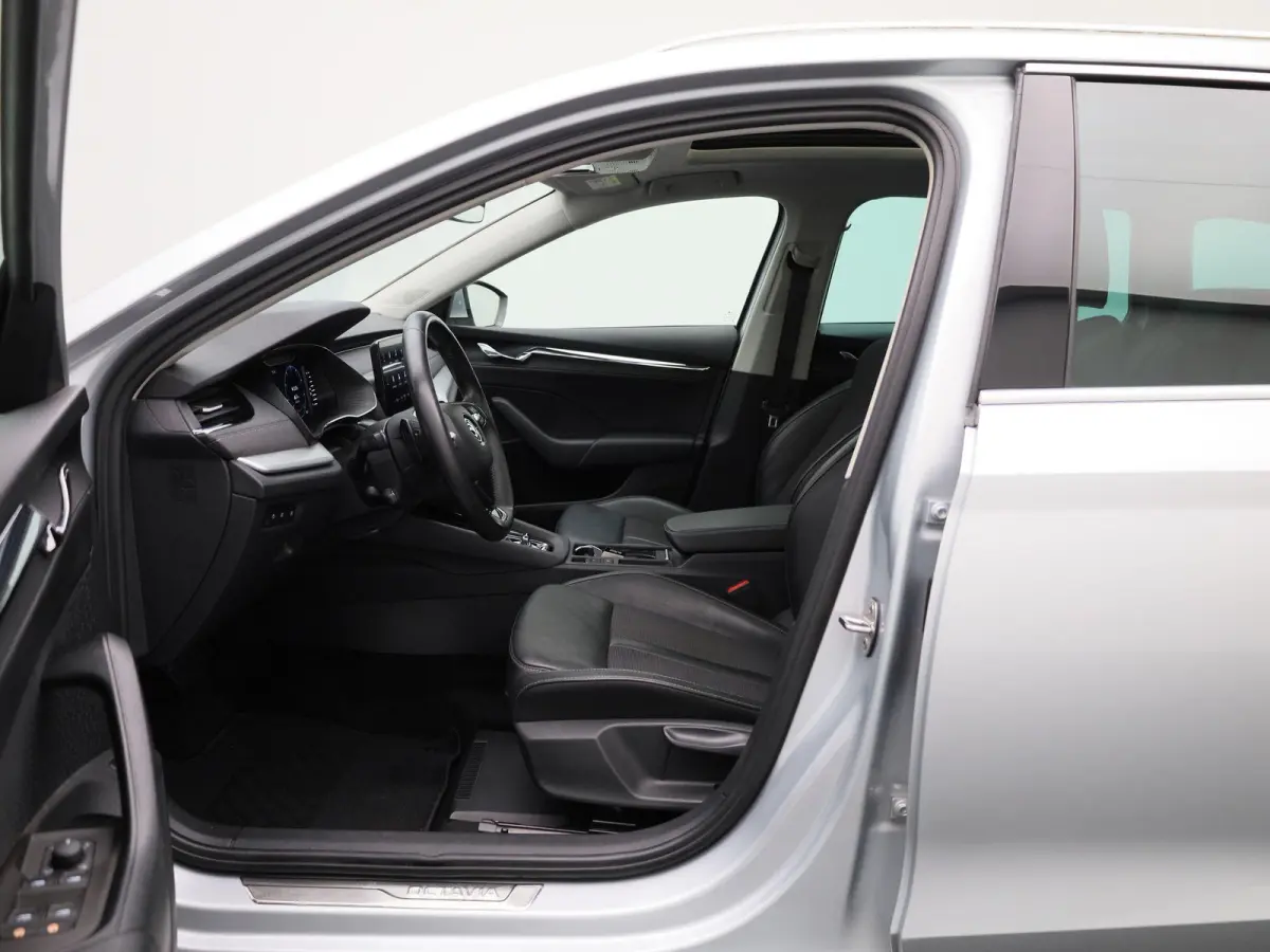 1.5 e-TSI Business Edition | Automaat | Panoramadak | Trekhaak | Virtual cockpit | Stoel verwarming | Navigatie | Apple CarPlay / Android Auto | Lichtmetalen velgen | Parkeersensoren | Keyle