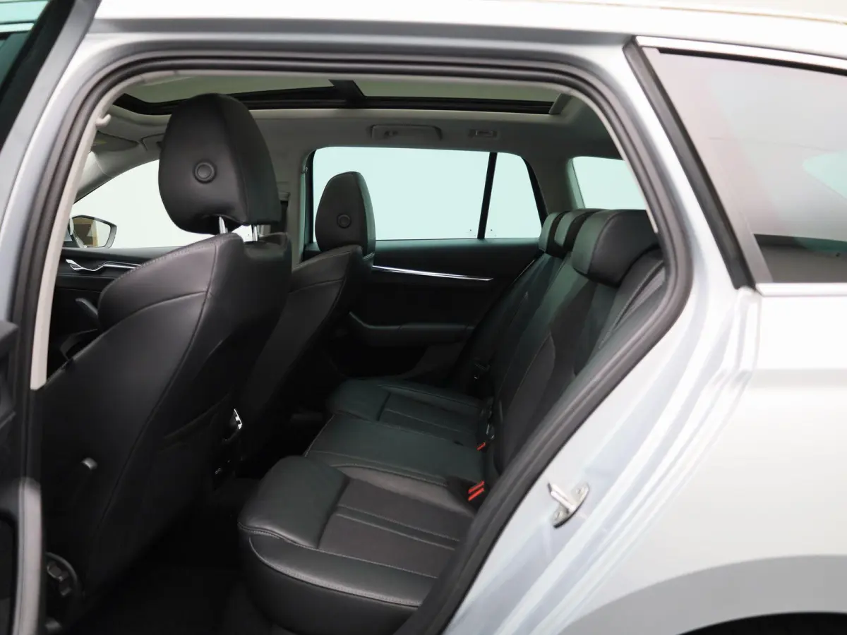 1.5 e-TSI Business Edition | Automaat | Panoramadak | Trekhaak | Virtual cockpit | Stoel verwarming | Navigatie | Apple CarPlay / Android Auto | Lichtmetalen velgen | Parkeersensoren | Keyle