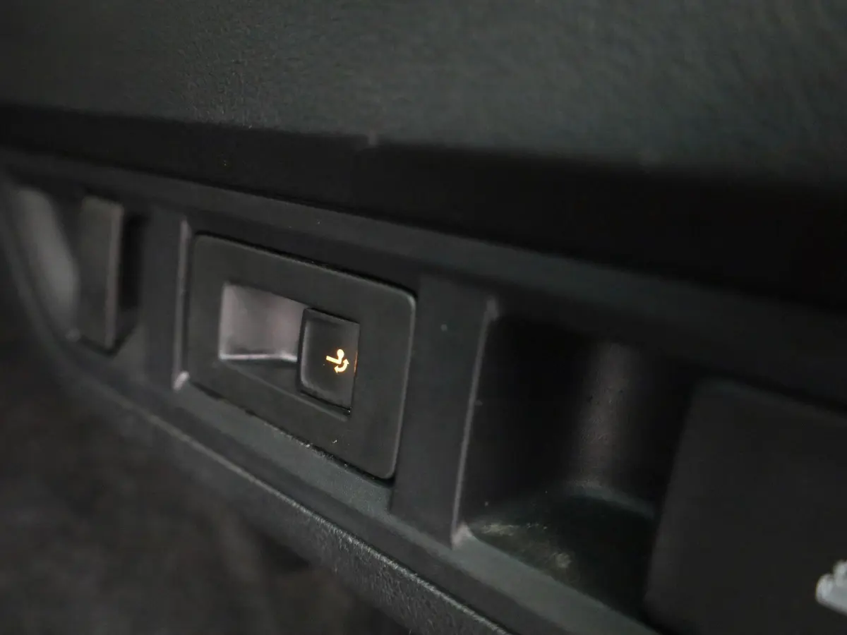 1.5 e-TSI Business Edition | Automaat | Panoramadak | Trekhaak | Virtual cockpit | Stoel verwarming | Navigatie | Apple CarPlay / Android Auto | Lichtmetalen velgen | Parkeersensoren | Keyle