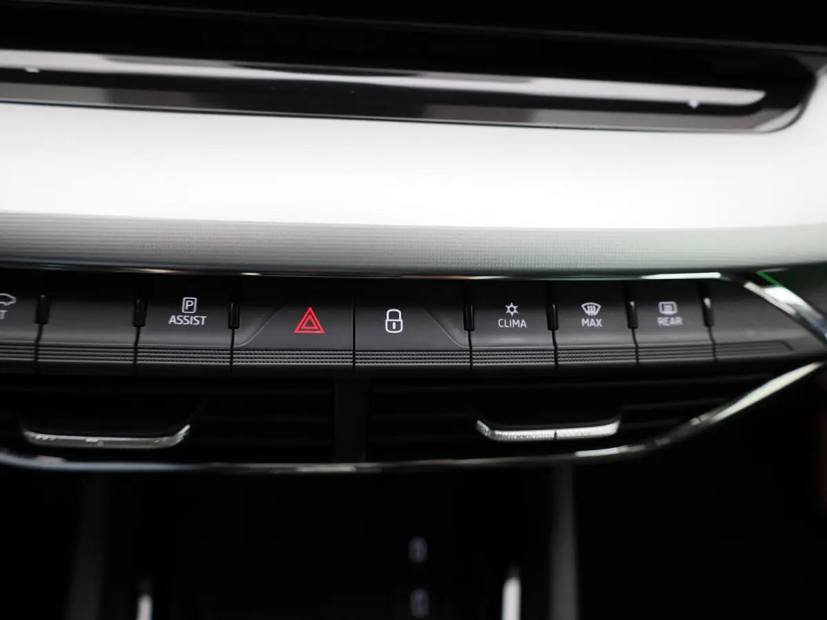 1.5 e-TSI Business Edition | Automaat | Panoramadak | Trekhaak | Virtual cockpit | Stoel verwarming | Navigatie | Apple CarPlay / Android Auto | Lichtmetalen velgen | Parkeersensoren | Keyle