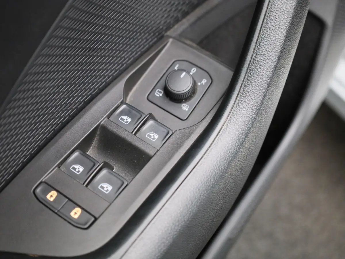 1.5 e-TSI Business Edition | Automaat | Panoramadak | Trekhaak | Virtual cockpit | Stoel verwarming | Navigatie | Apple CarPlay / Android Auto | Lichtmetalen velgen | Parkeersensoren | Keyle