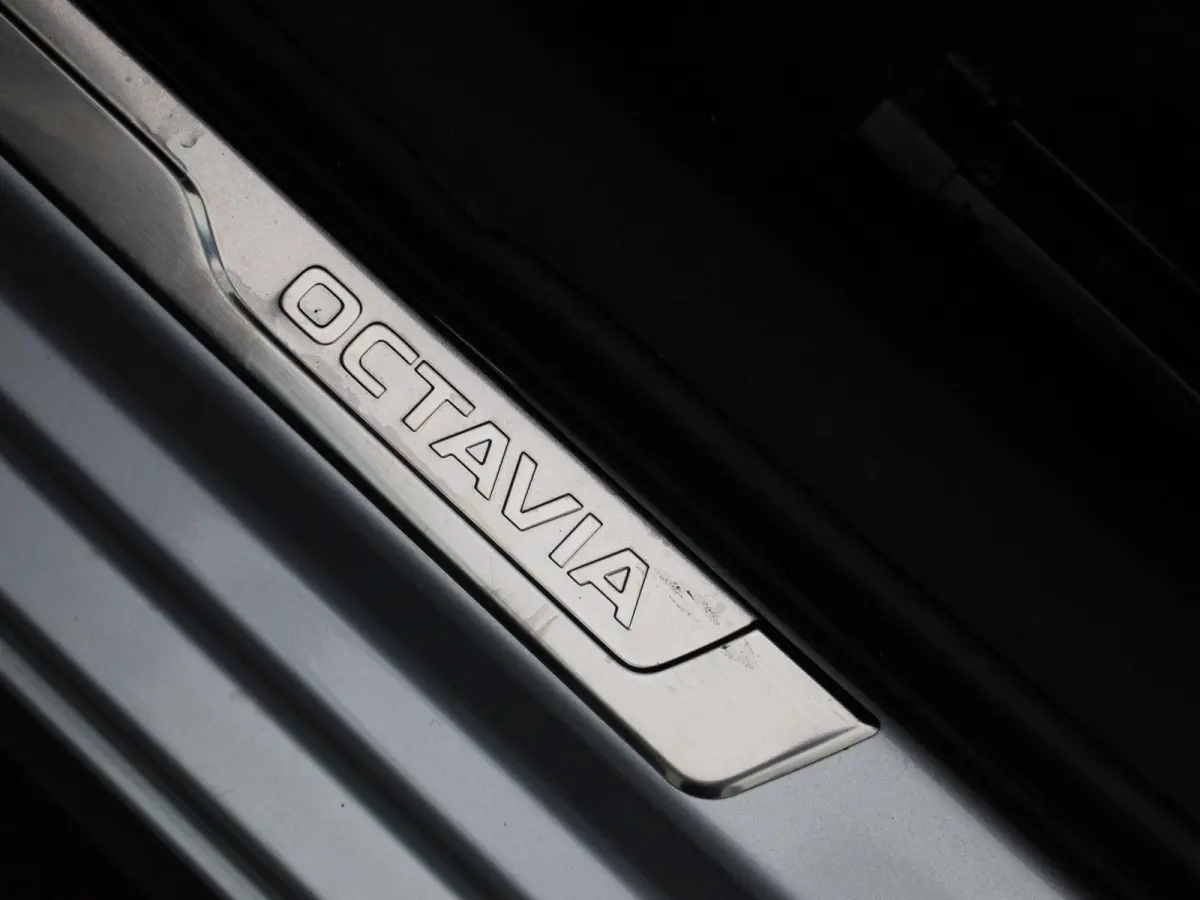 1.5 e-TSI Business Edition | Automaat | Panoramadak | Trekhaak | Virtual cockpit | Stoel verwarming | Navigatie | Apple CarPlay / Android Auto | Lichtmetalen velgen | Parkeersensoren | Keyle