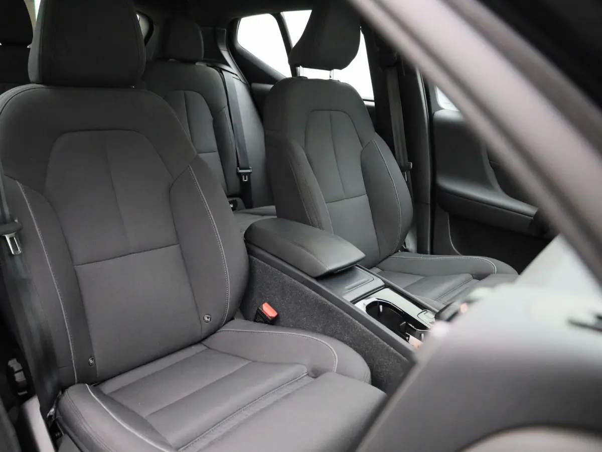 Core | Automaat | Apple Carplay / Android Auto | Virtual Cockpit | Achteruitrijcamera | Climate Control | Cruise Control | Bluetooth | Lichtmetalen Velgen |