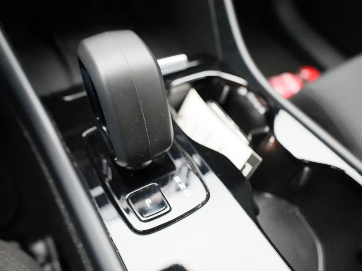 Core | Automaat | Apple Carplay / Android Auto | Virtual Cockpit | Achteruitrijcamera | Climate Control | Cruise Control | Bluetooth | Lichtmetalen Velgen |