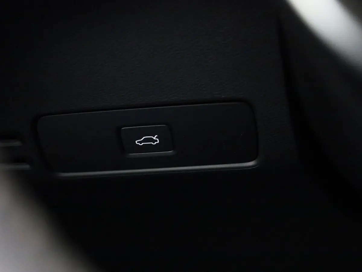 Core | Automaat | Apple Carplay / Android Auto | Virtual Cockpit | Achteruitrijcamera | Climate Control | Cruise Control | Bluetooth | Lichtmetalen Velgen |