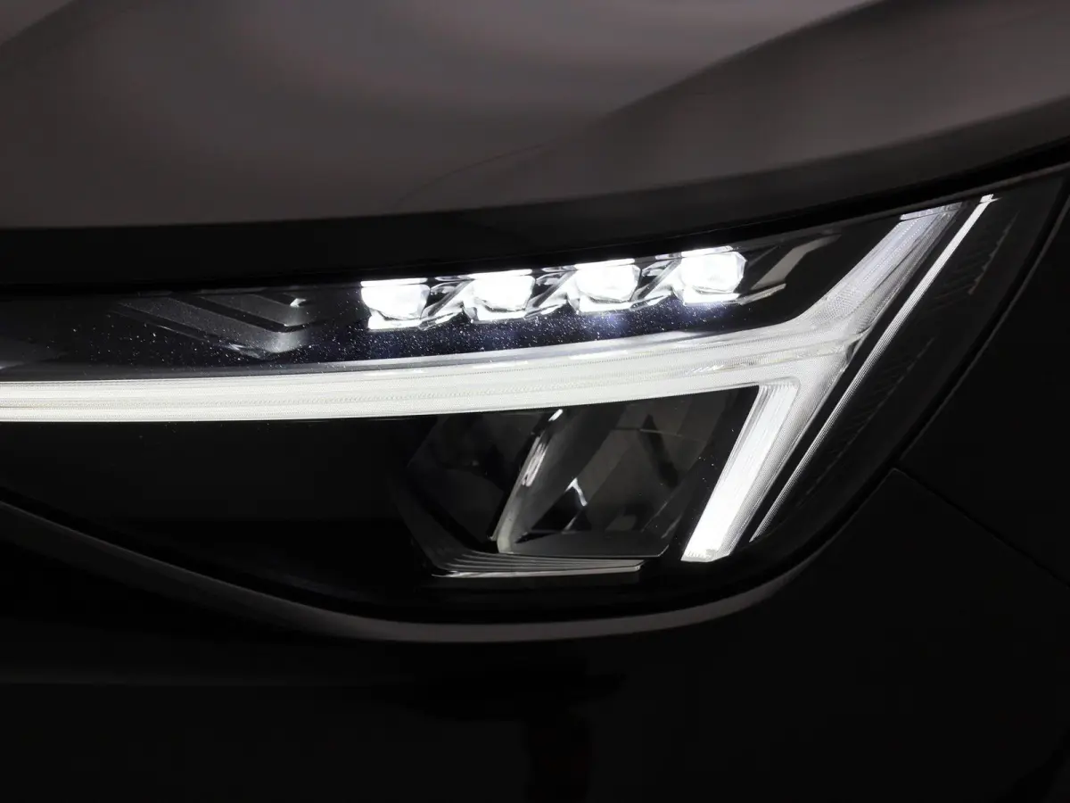 Core | Automaat | Apple Carplay / Android Auto | Virtual Cockpit | Achteruitrijcamera | Climate Control | Cruise Control | Bluetooth | Lichtmetalen Velgen |