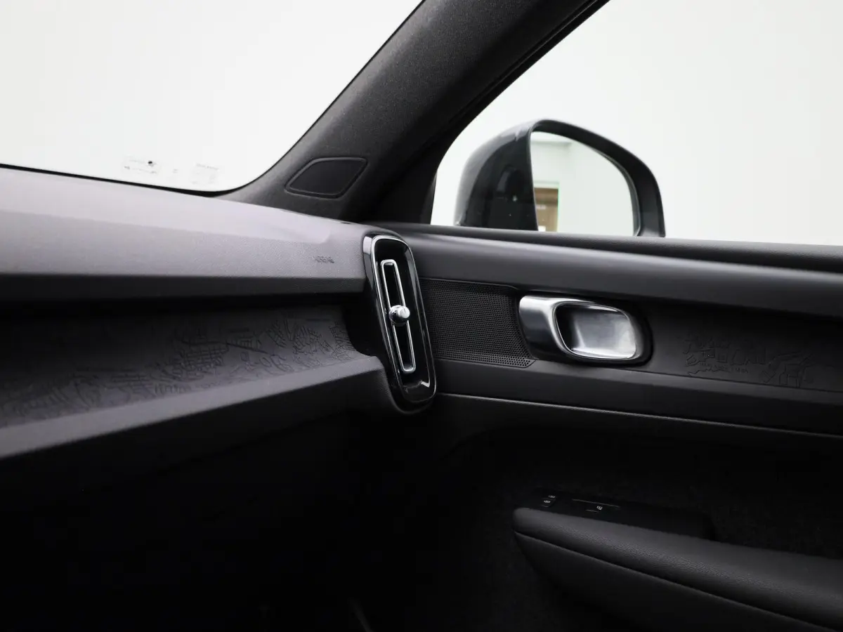 Core | Automaat | Apple Carplay / Android Auto | Virtual Cockpit | Achteruitrijcamera | Climate Control | Cruise Control | Bluetooth | Lichtmetalen Velgen |