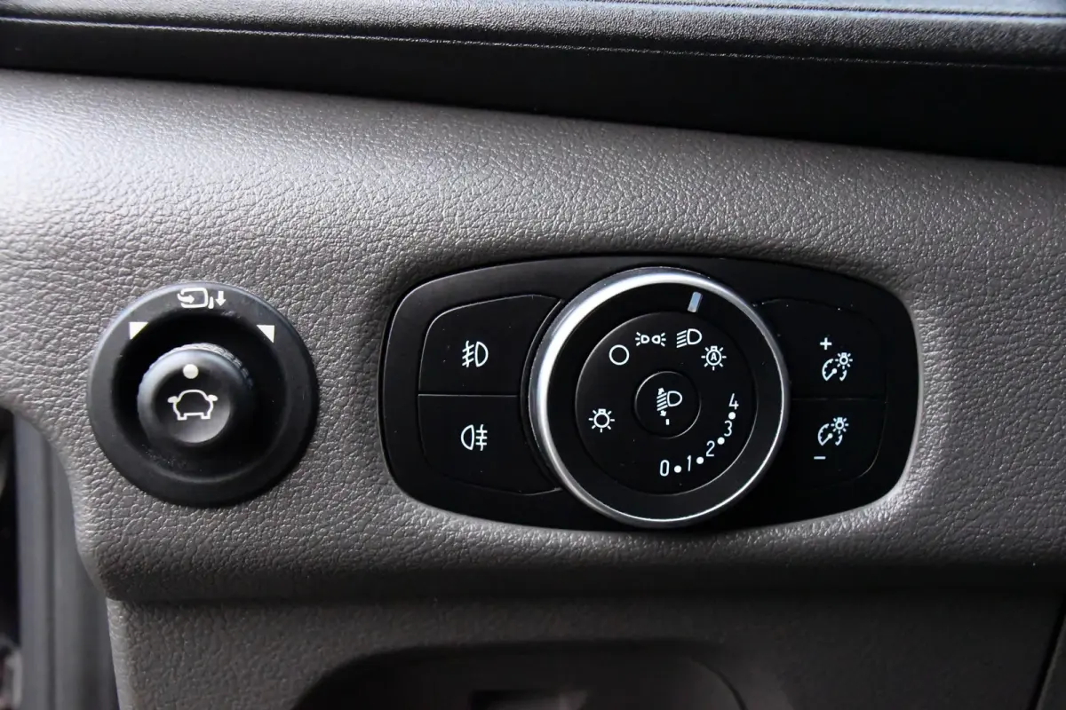 350 2.0 TDCI L3H2 Black Edition Camera, Cruise, Caplay, Automaat, 130PK, Trekhaak, Multimedia, Sensoren, UNIEK!
