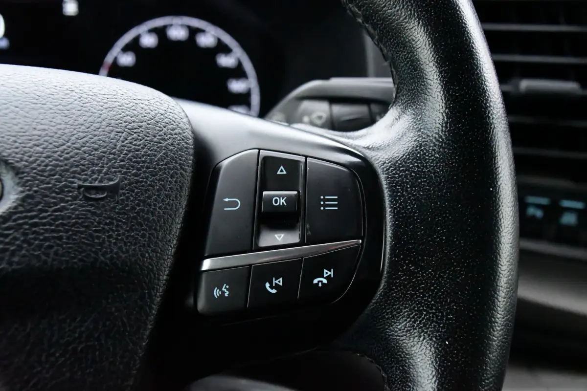 350 2.0 TDCI L3H2 Black Edition Camera, Cruise, Caplay, Automaat, 130PK, Trekhaak, Multimedia, Sensoren, UNIEK!