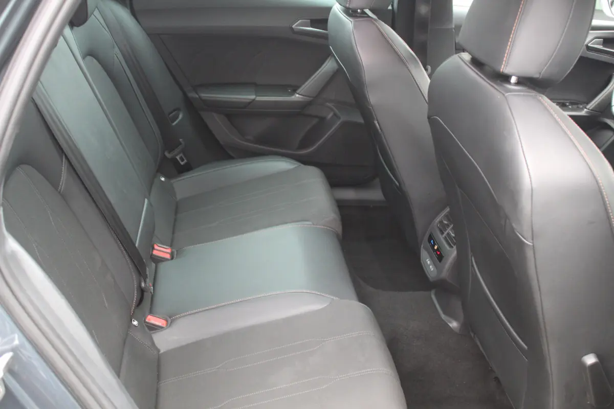 1.5 eTSI Business Edition Plus l Adaptieve Cruise Control l PDC l Achteruitrijcamera l Stuur- en Stoelverwarming l Keyless l Navi l Clima l Apple Carplay/ Android Auto l Elek. Wegklapbare Tr