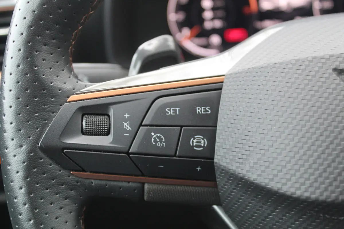 1.5 eTSI Business Edition Plus l Adaptieve Cruise Control l PDC l Achteruitrijcamera l Stuur- en Stoelverwarming l Keyless l Navi l Clima l Apple Carplay/ Android Auto l Elek. Wegklapbare Tr