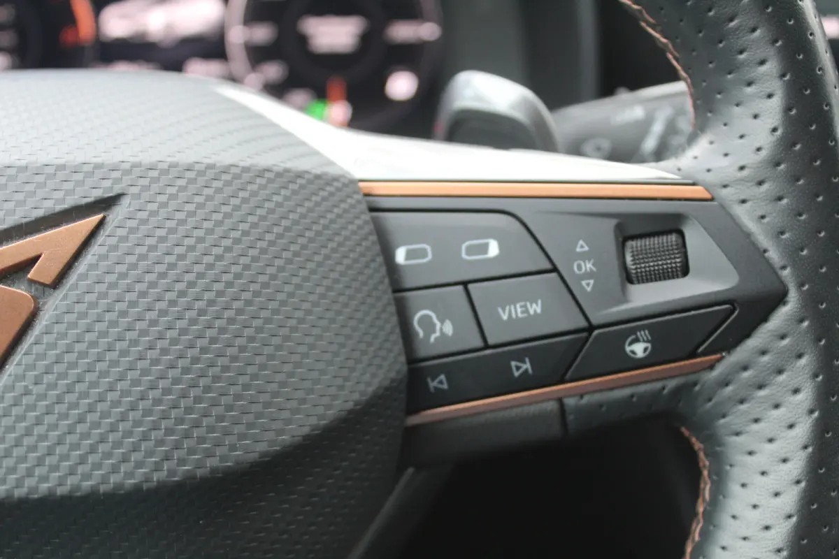 1.5 eTSI Business Edition Plus l Adaptieve Cruise Control l PDC l Achteruitrijcamera l Stuur- en Stoelverwarming l Keyless l Navi l Clima l Apple Carplay/ Android Auto l Elek. Wegklapbare Tr