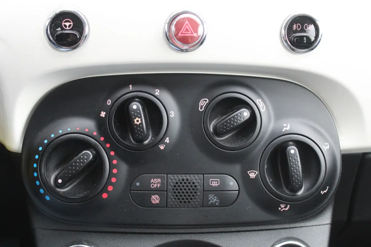 0.9 TwinAir Dolcevita l Apple carplay/ Android auto l Cruise Control l PDC Achter l Airco l Bluetooth