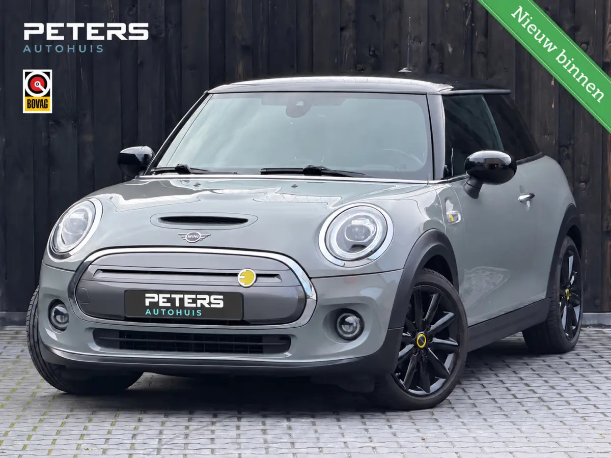 Essential 33 kWh| Camera| Keyless| Carplay|