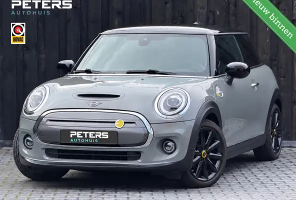 Essential 33 kWh| Camera| Keyless| Carplay|