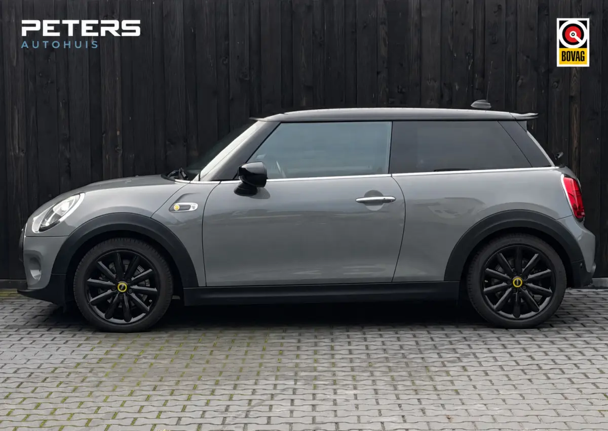 Essential 33 kWh| Camera| Keyless| Carplay|
