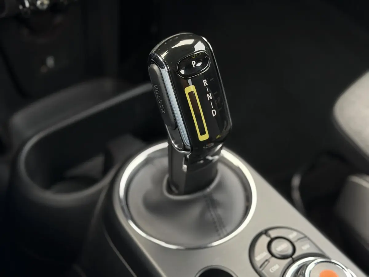 Essential 33 kWh| Camera| Keyless| Carplay|