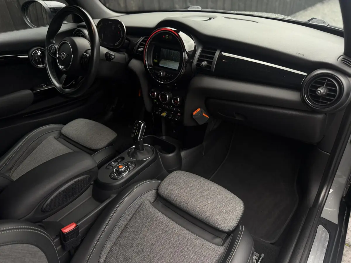Essential 33 kWh| Camera| Keyless| Carplay|