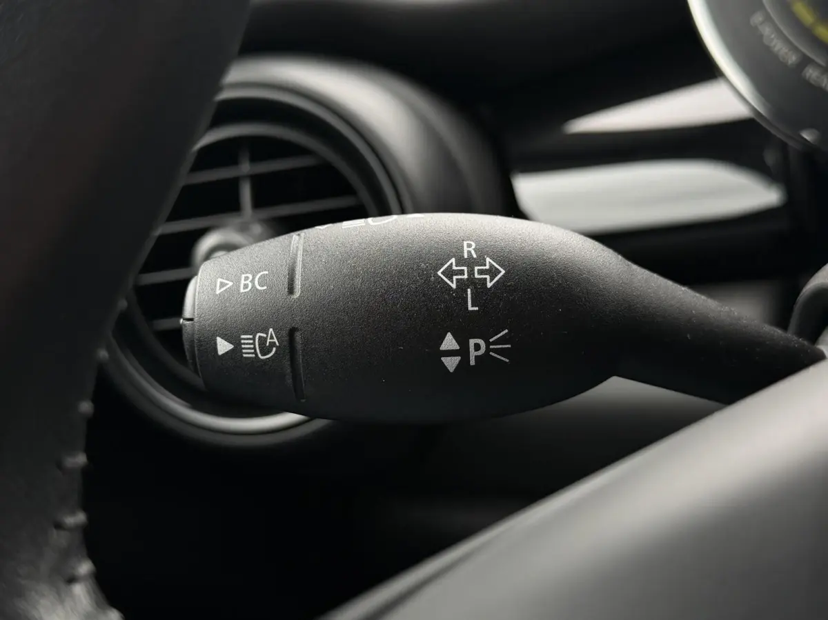 Essential 33 kWh| Camera| Keyless| Carplay|