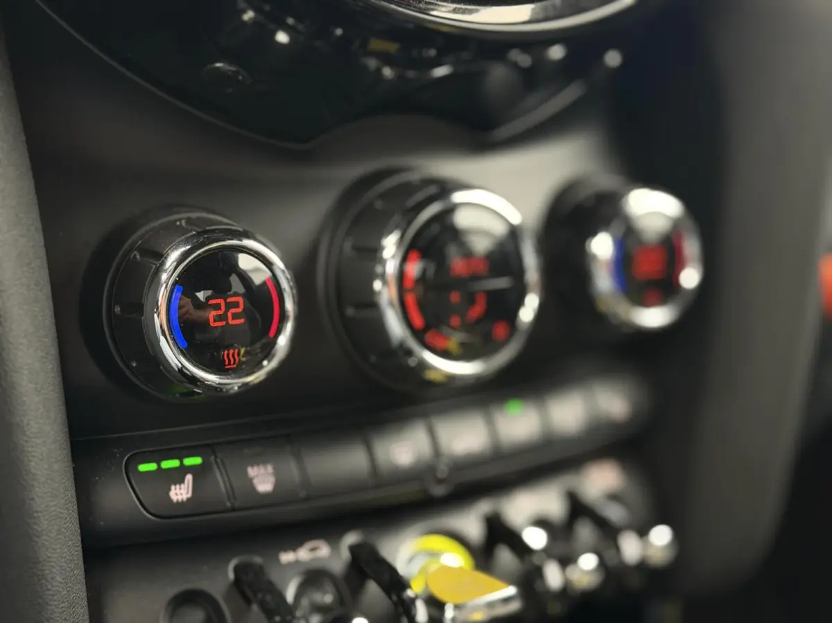 Essential 33 kWh| Camera| Keyless| Carplay|