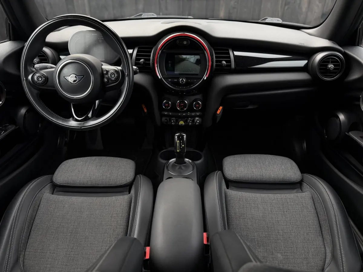 Essential 33 kWh| Camera| Keyless| Carplay|