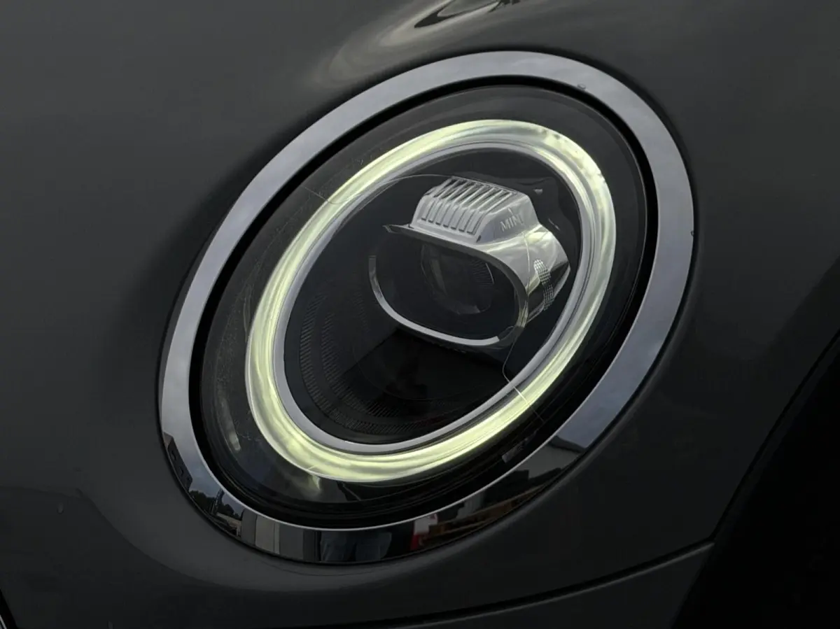 Essential 33 kWh| Camera| Keyless| Carplay|